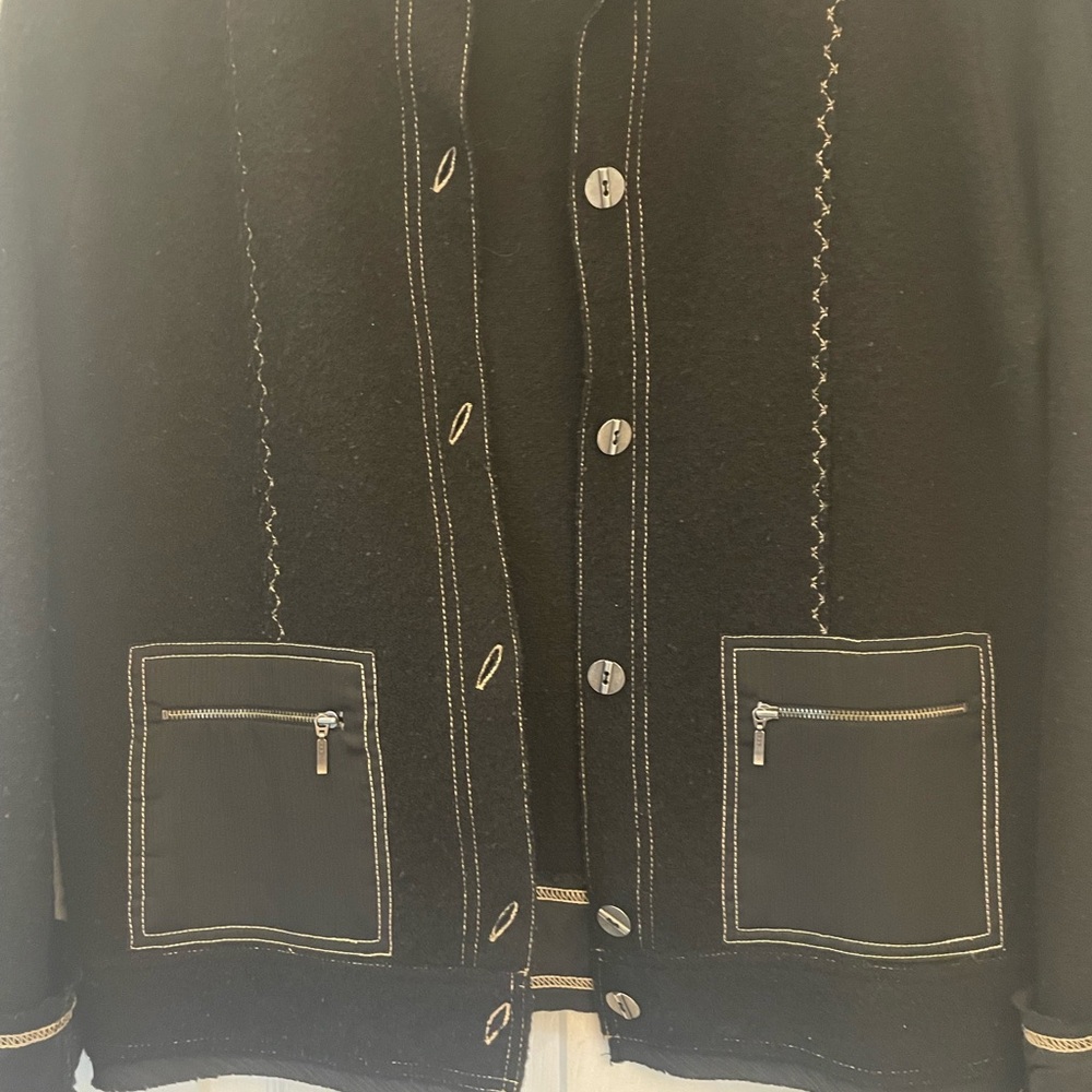 Chico’s - 40% off when buying 4 items of my clothing!!
——-
Chico's black blazer